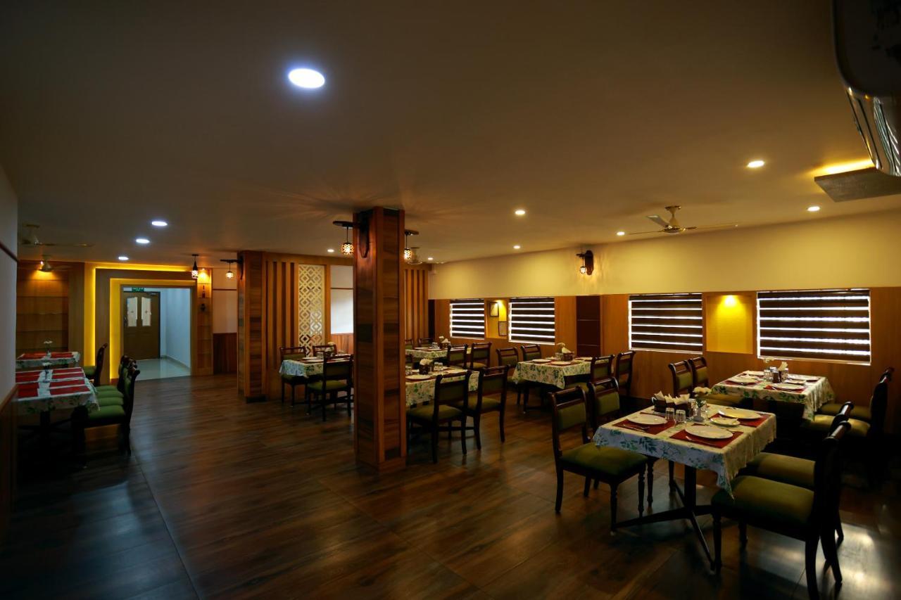 Hotel Maharani Pala エクステリア 写真